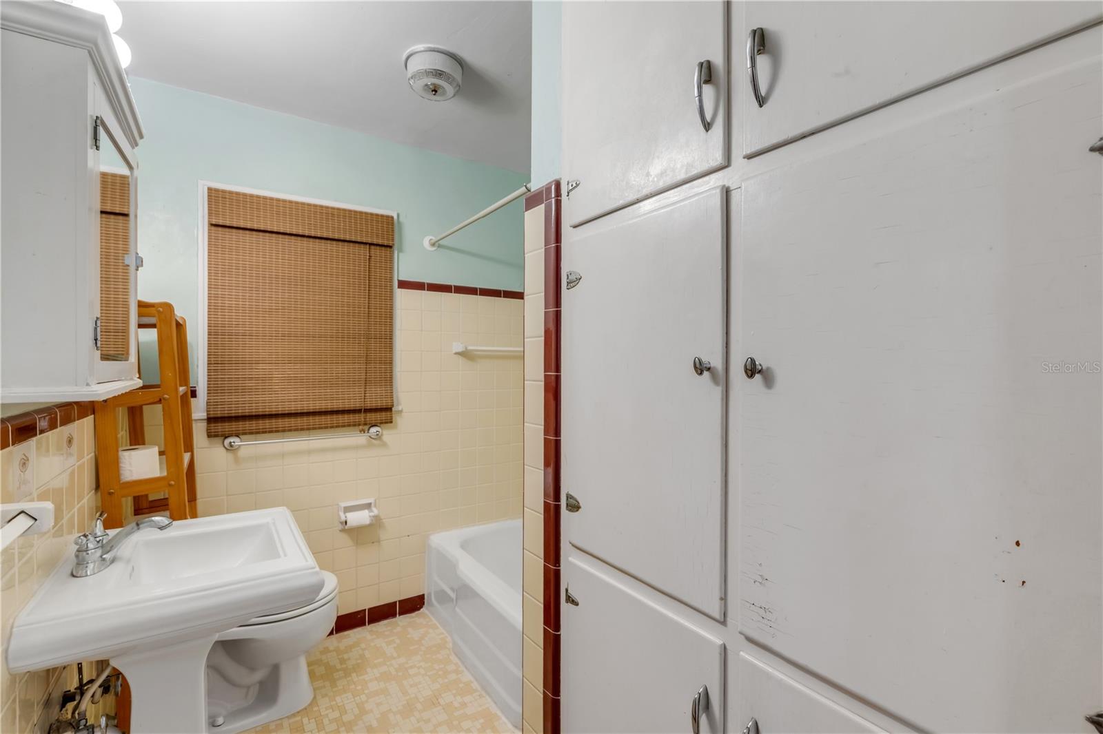 1101 DAYTONA AVENUE, Holly Hill, FL 32117