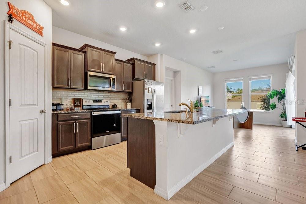 560 SHAELYN PLACE, Deland, FL 32724 560 SHAELYN PLACE, Deland, FL 32724