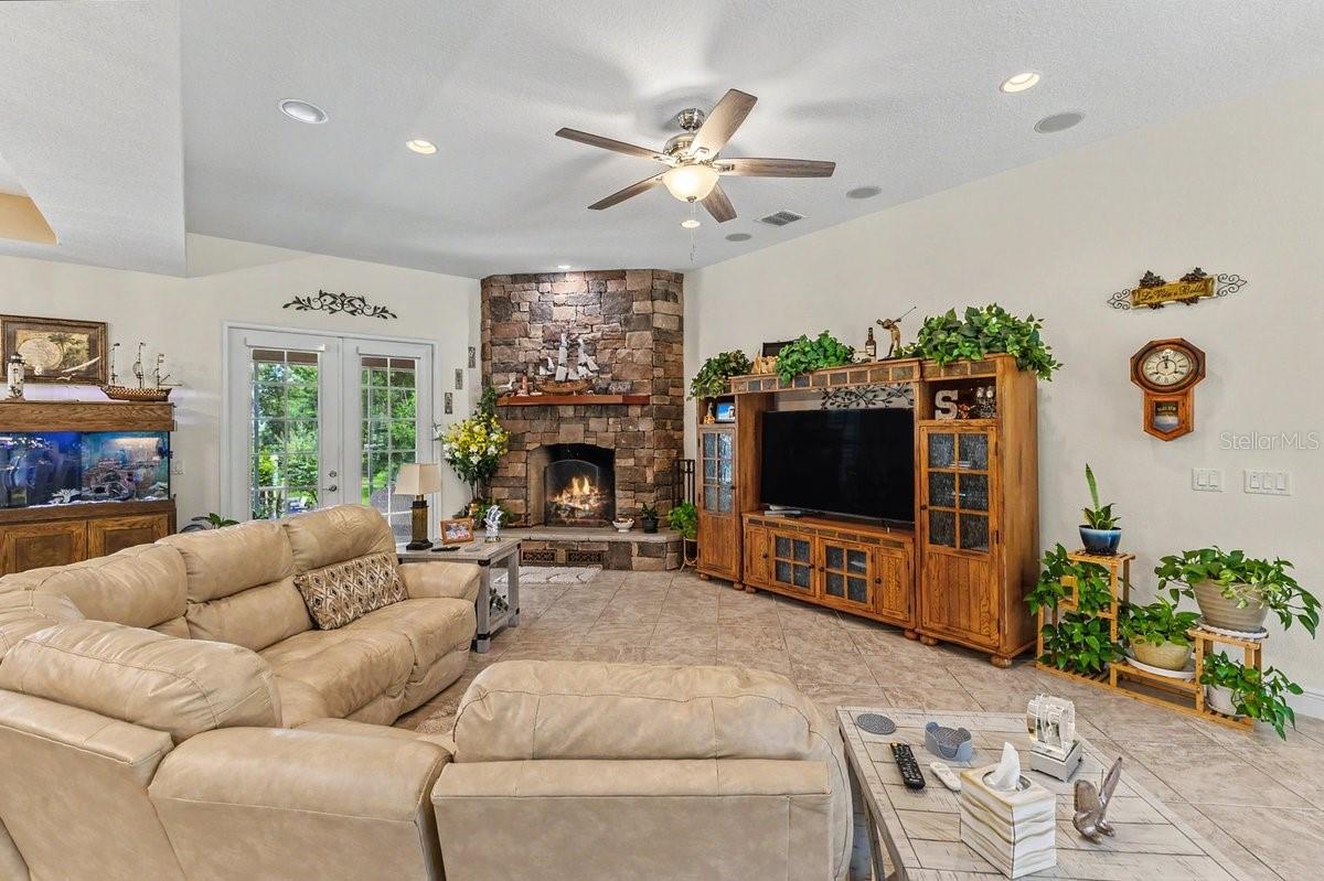 1104 N BOSTON AVENUE, Deland, FL 32724