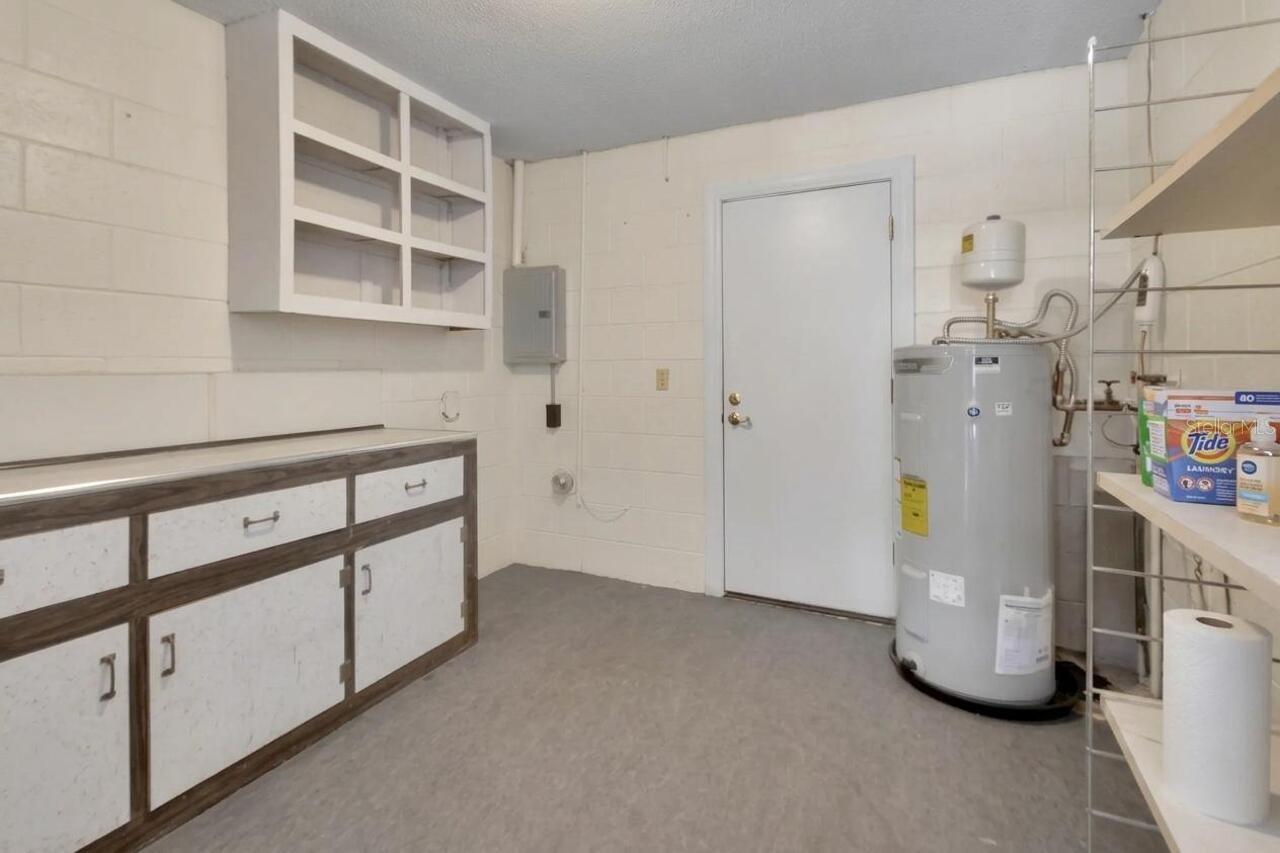 205 ELMWOOD AVENUE, #220, Deland, FL 32724