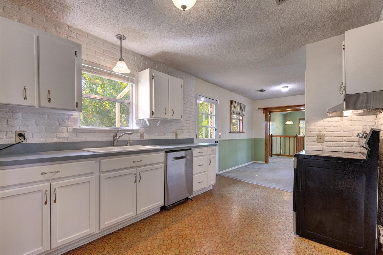 1950 9TH AVENUE, Deland, FL 32724