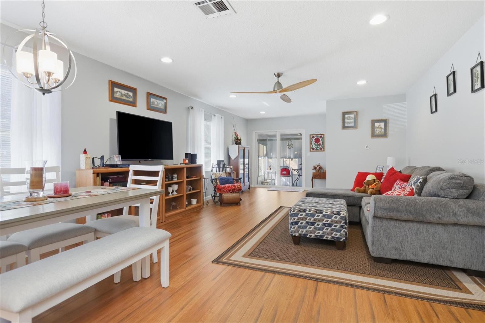 Living area with lots of natural light! Living area with lots of natural light!