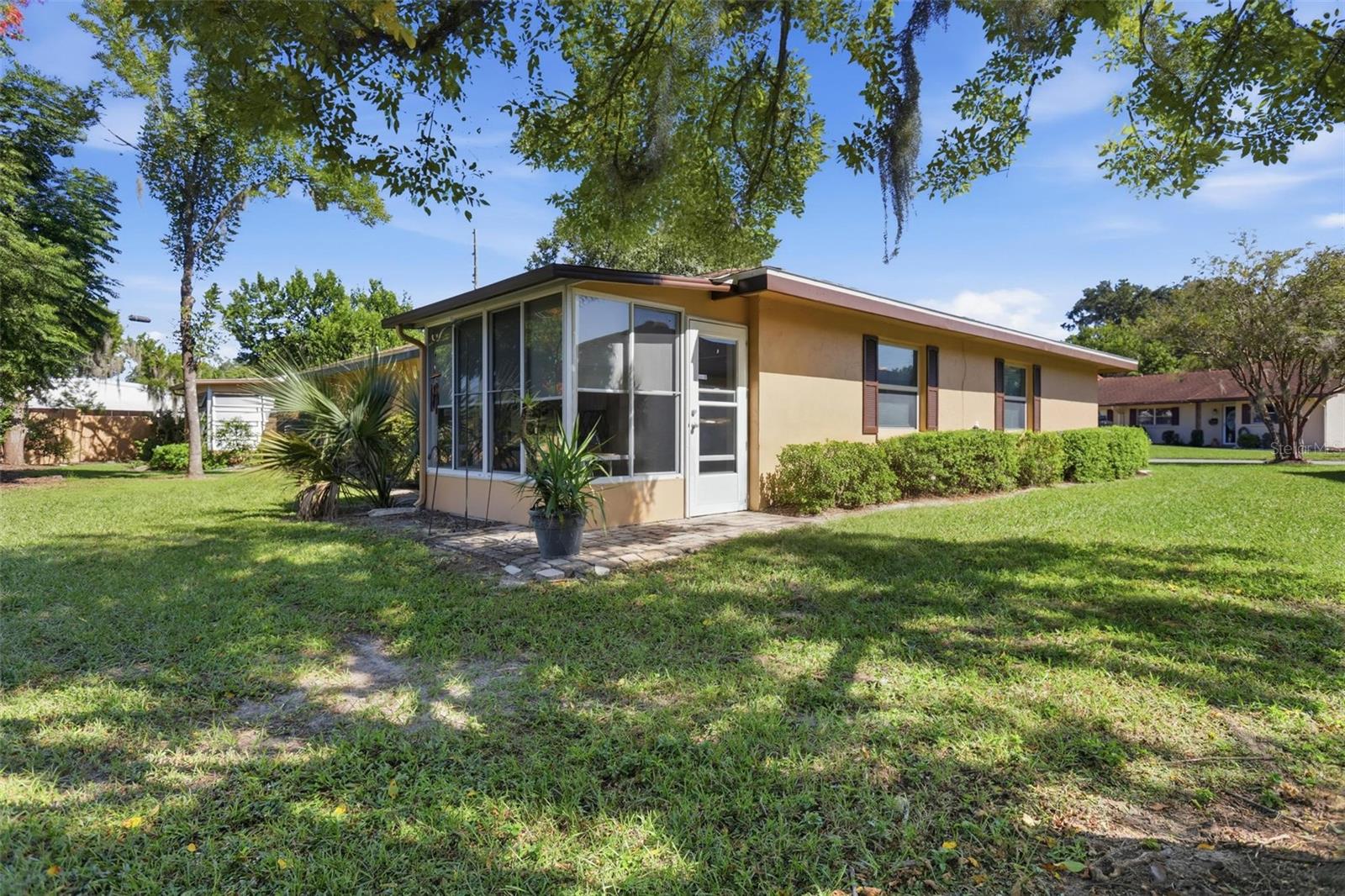 46 VILLA VILLAR COURT, #460, Deland, FL 32724