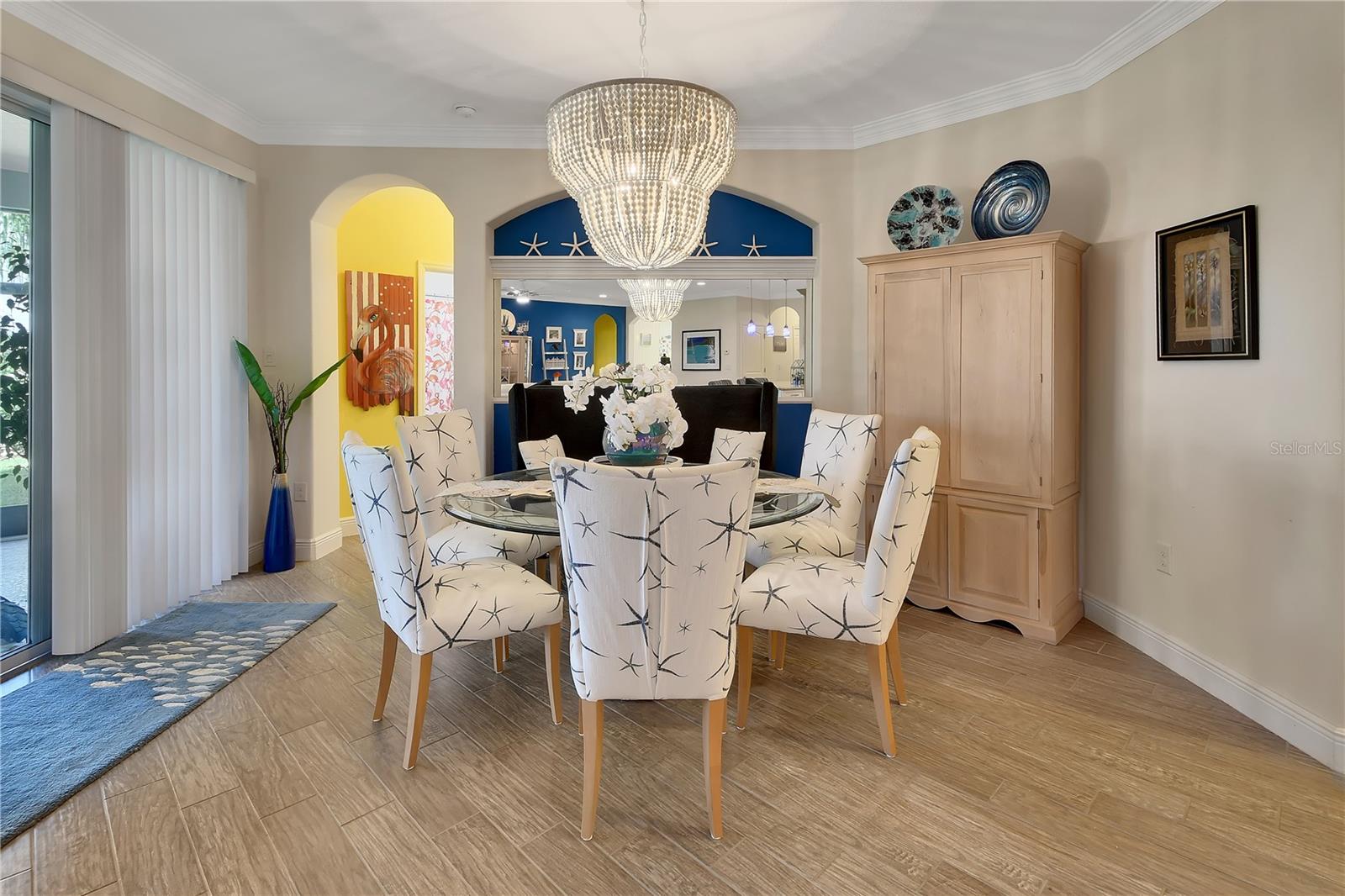 Casual elegance dining