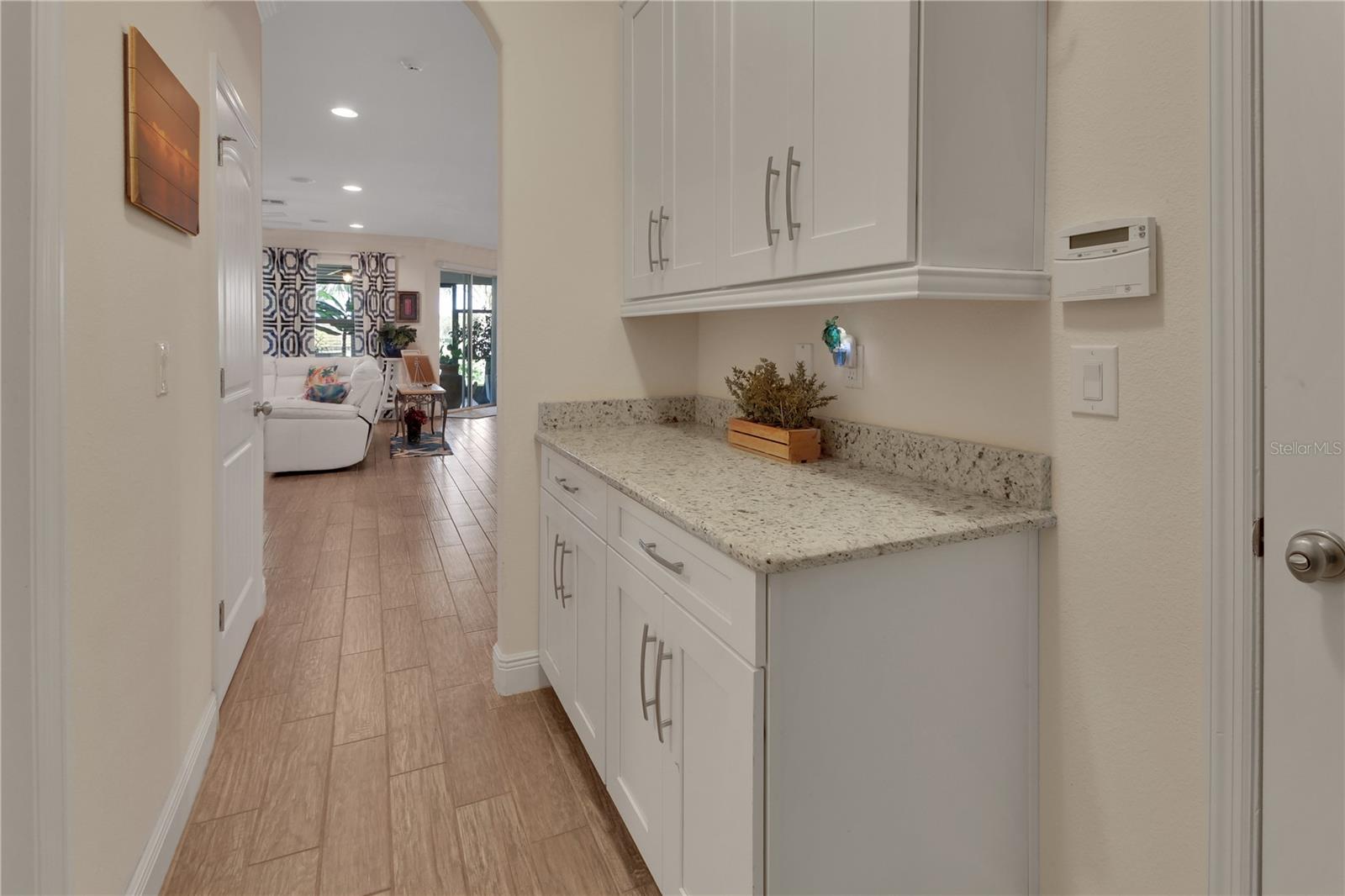 Butler's pantry/Drop Zone