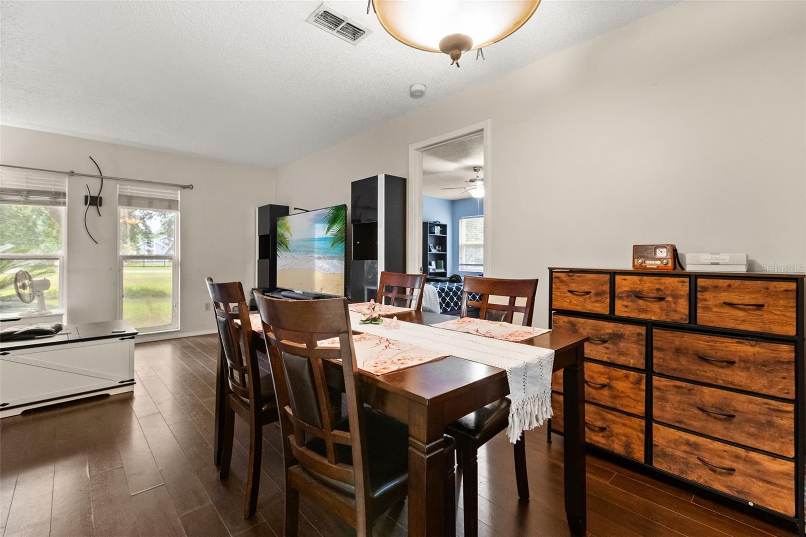 Dining Room/Living Room Dining Room/Living Room