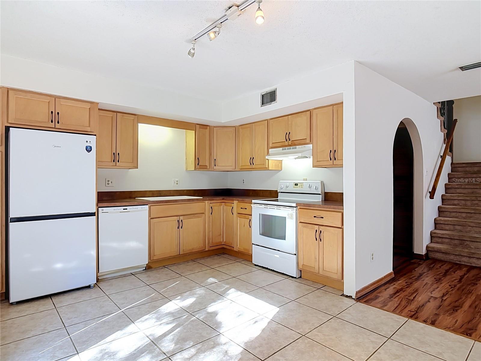 2066 OAK MEADOW CIRCLE, South Daytona, FL 32119