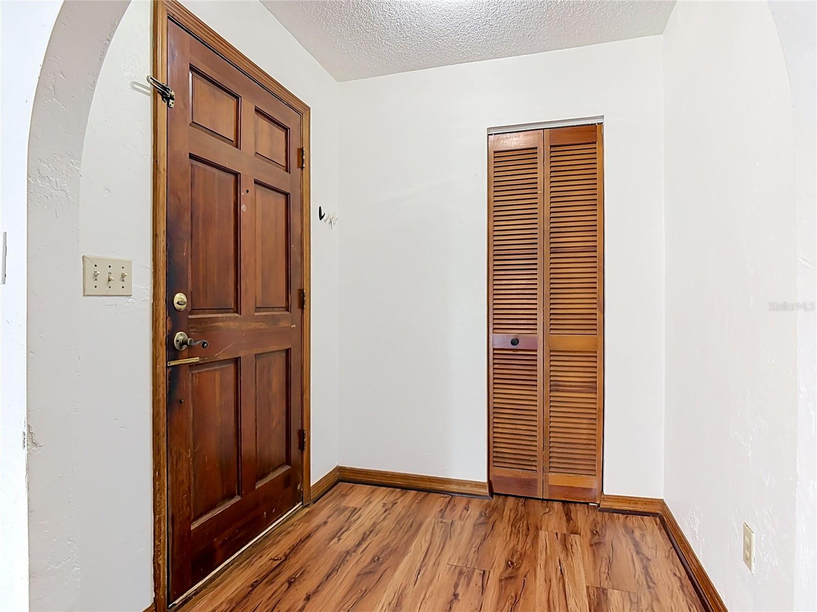 2066 OAK MEADOW CIRCLE, South Daytona, FL 32119 2066 OAK MEADOW CIRCLE, South Daytona, FL 32119