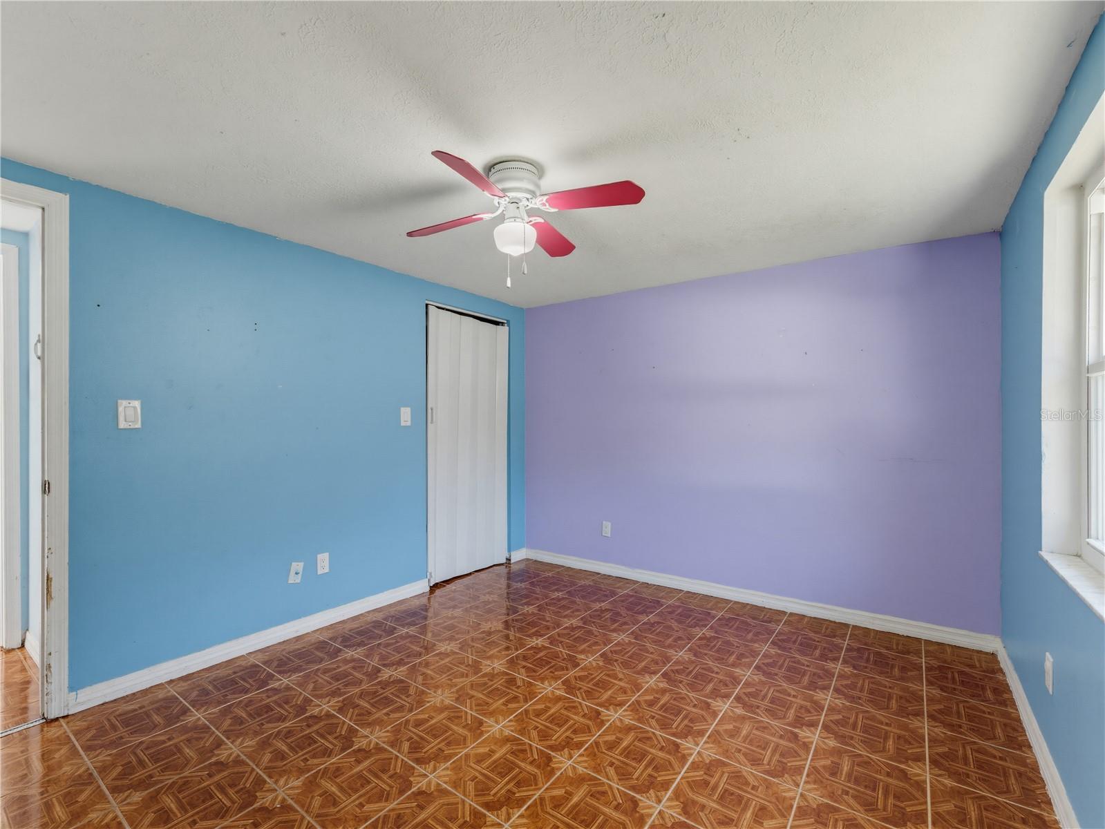 1116 E OAKWOOD STREET, Tarpon Springs, FL 34689