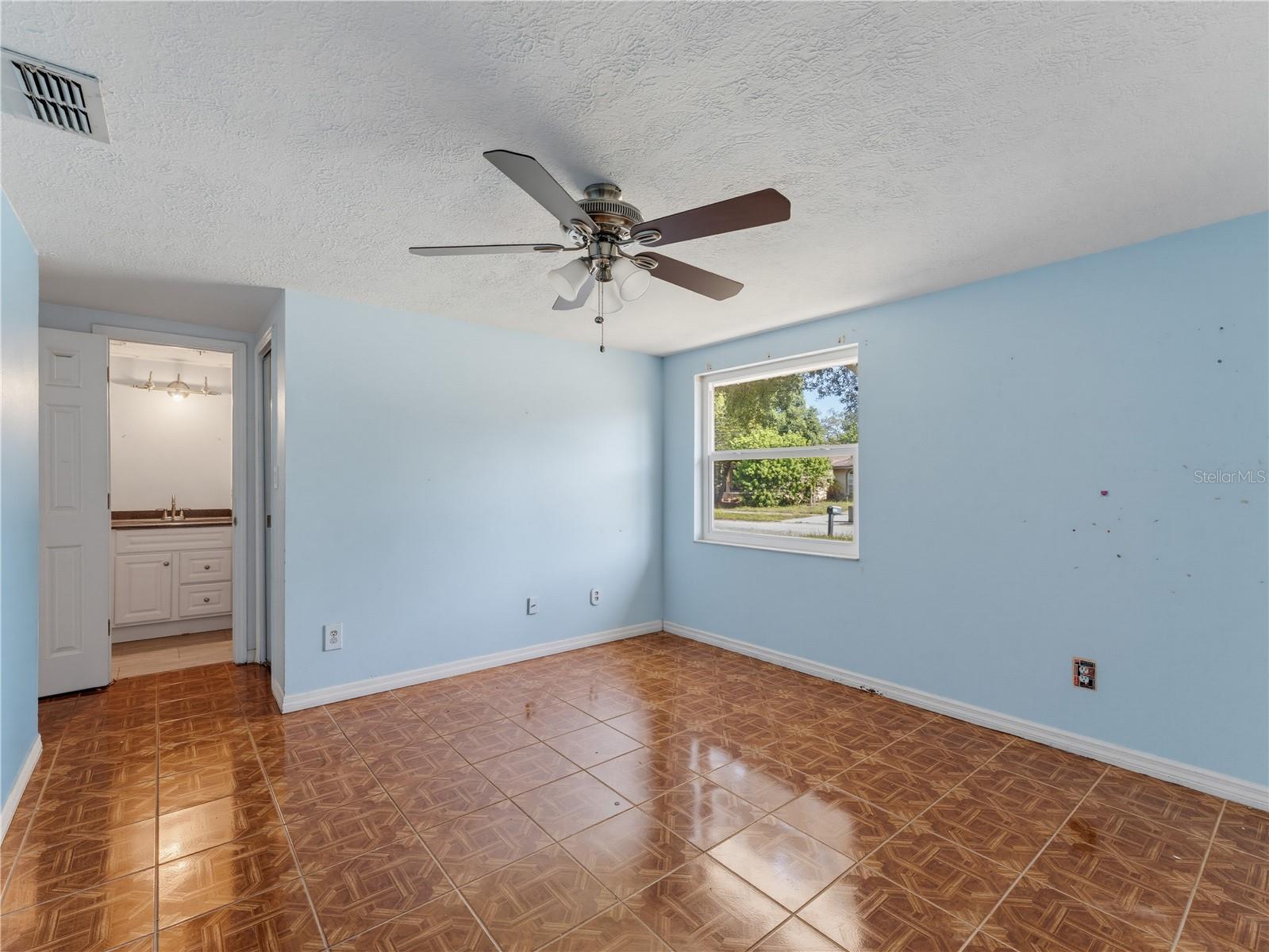 1116 E OAKWOOD STREET, Tarpon Springs, FL 34689
