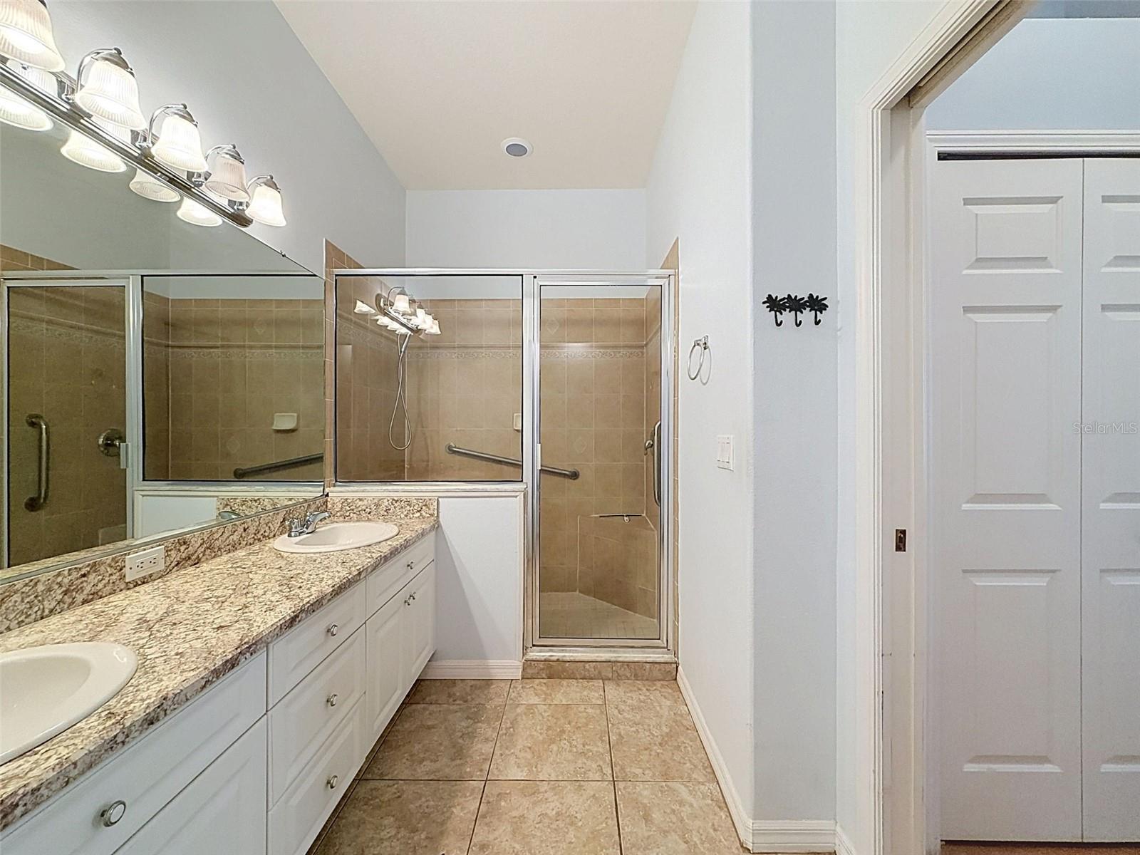 Primary en-suite Primary en-suite