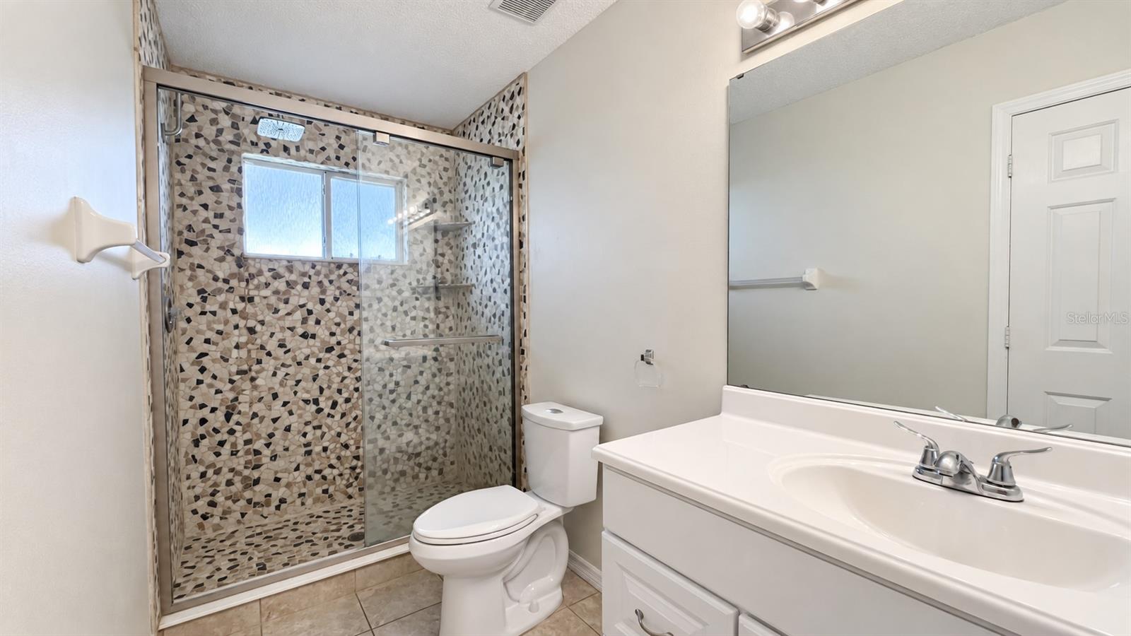 Master bedroom en-suite bath with large WIC.