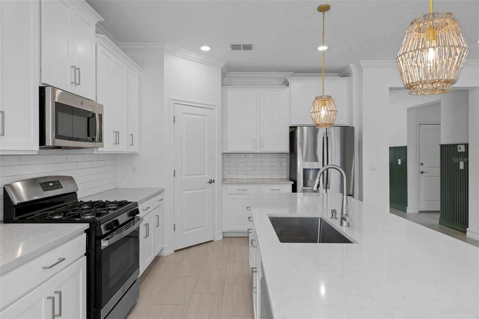 19410 FOREST GARDEN COURT, Brooksville, FL 34601