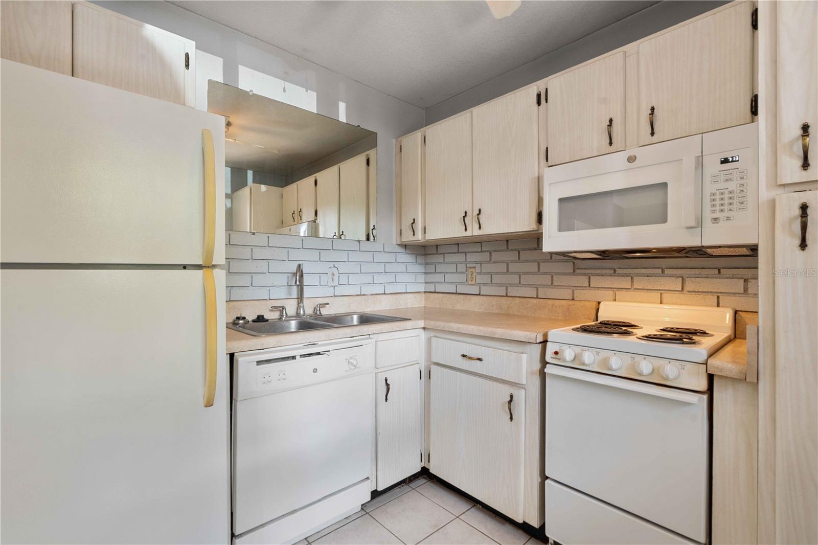 10455 CARROLLBROOK COURT, #114, Tampa, FL 33618