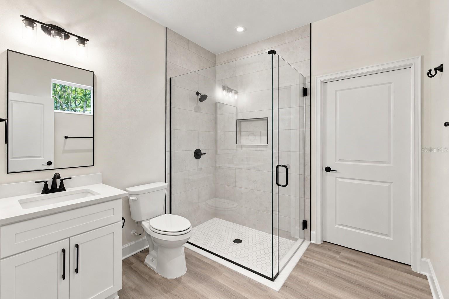 mini suite bathroom