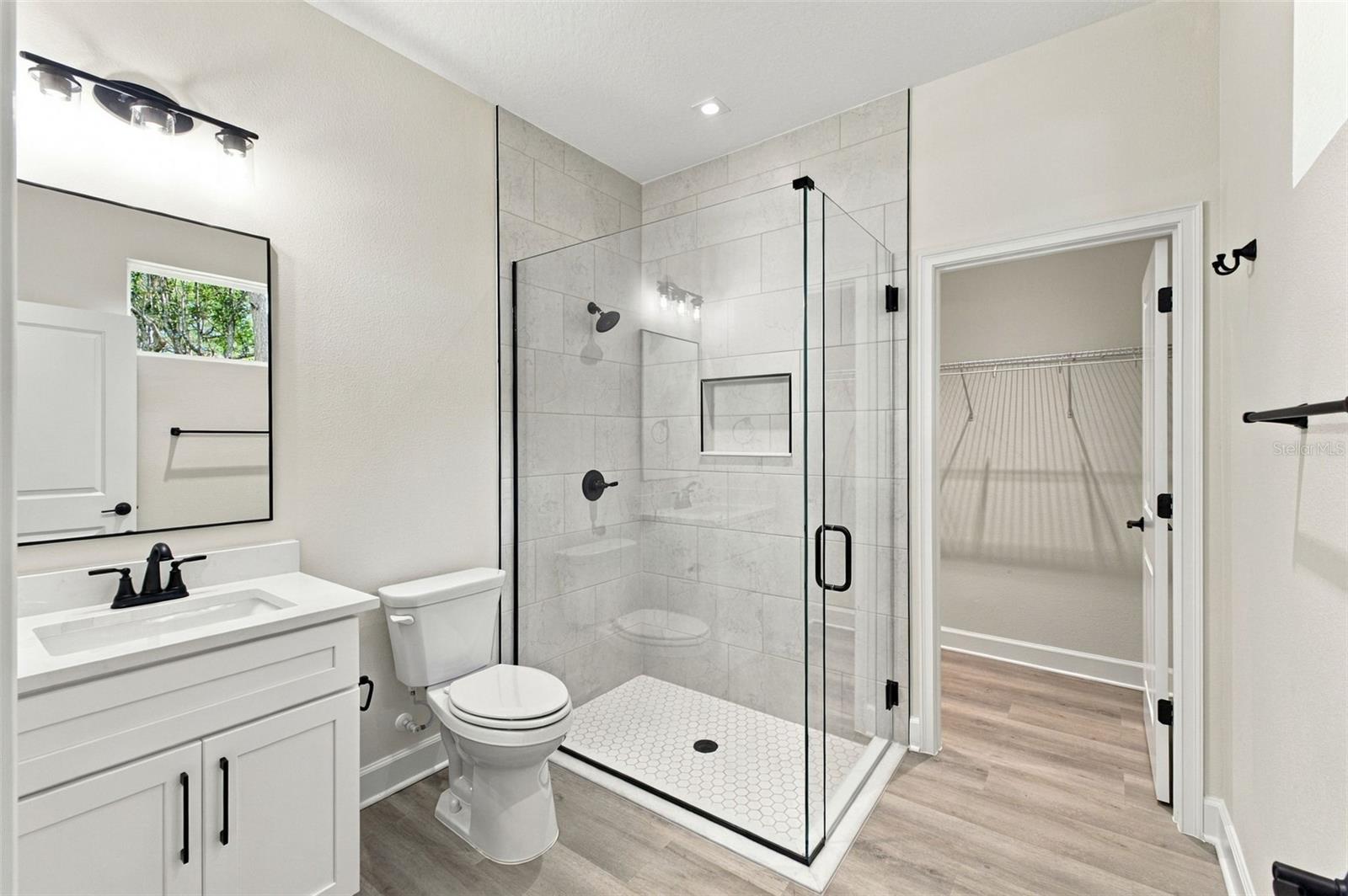 mini suite bathroom
