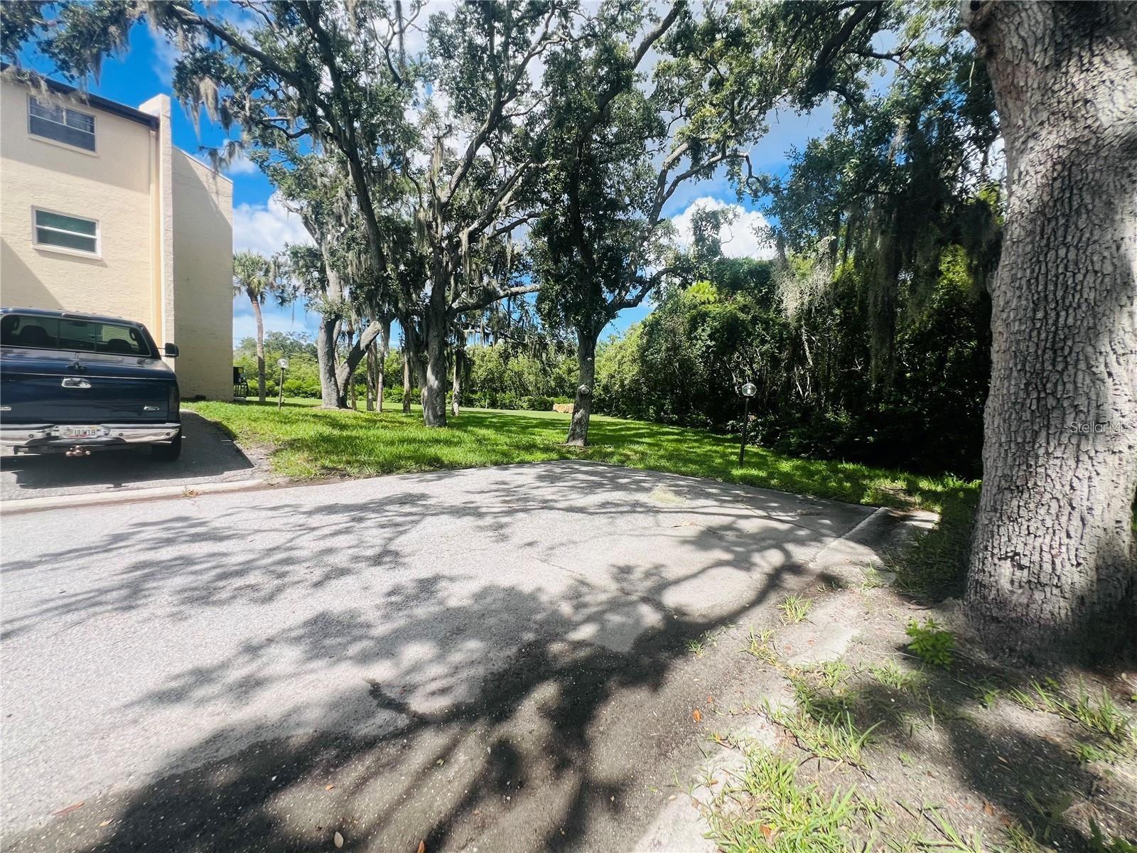 END ROAD OF UNIT VERY PRIVATE