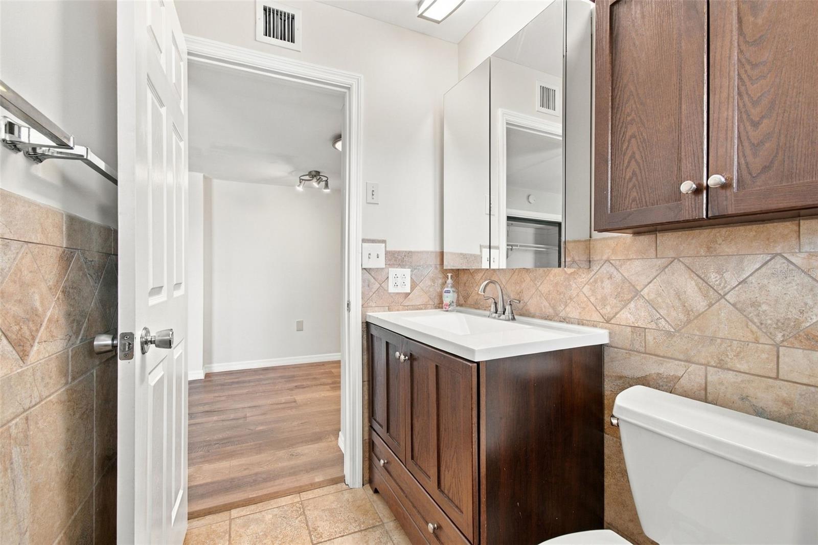 en-suite bath