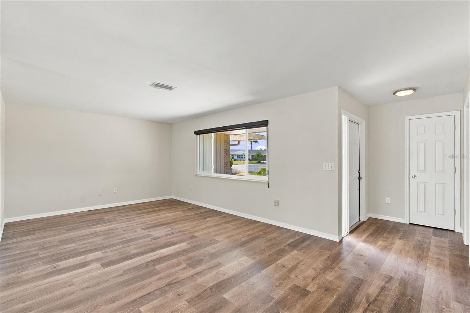 living room or den/office