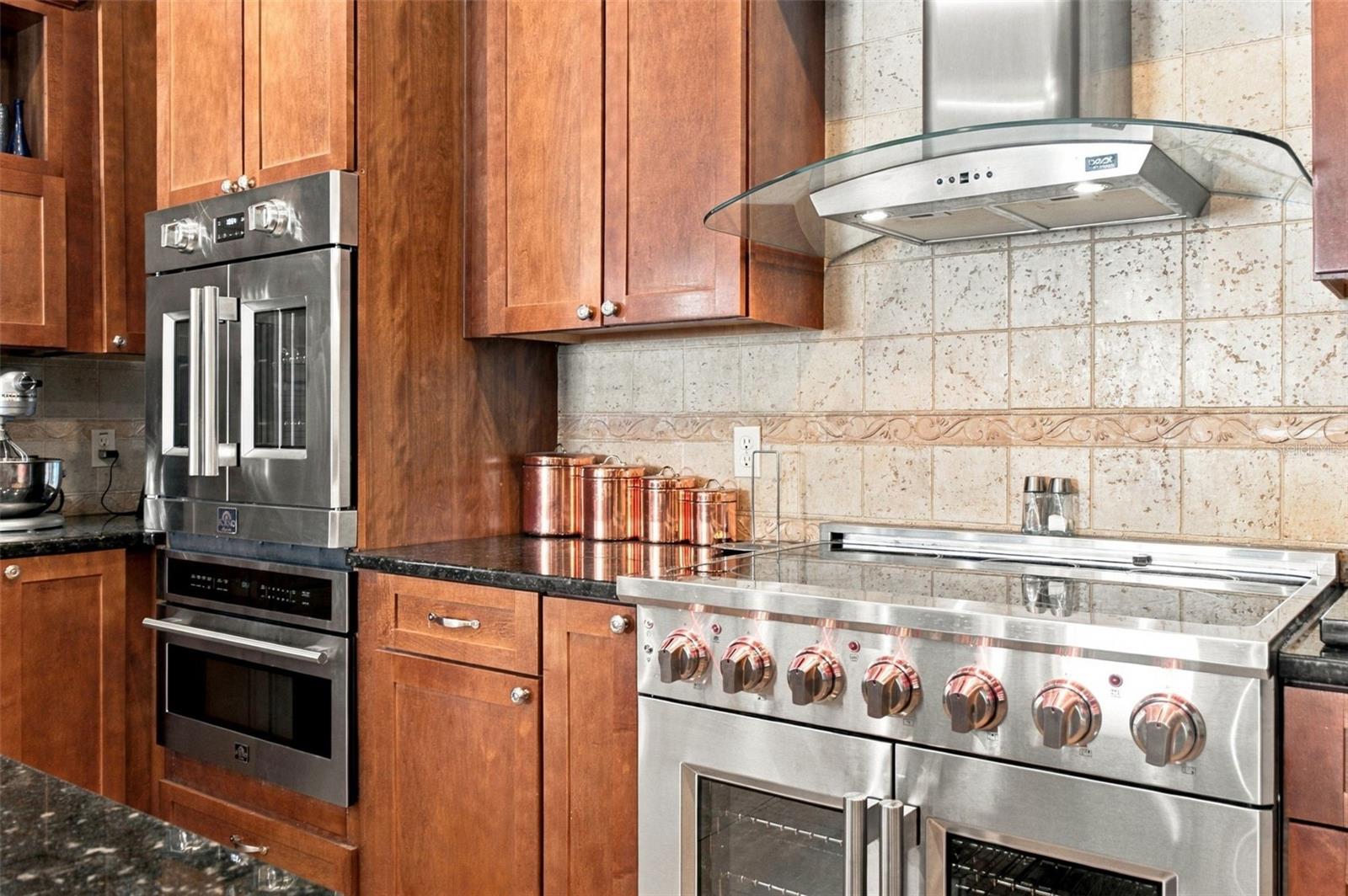 FOMO RANGE AND HOOD