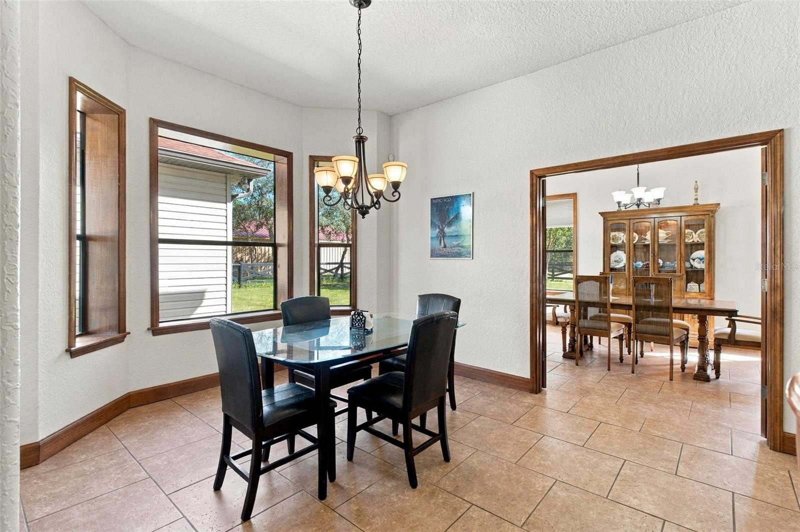 KITCHEN DINETTE SPACE