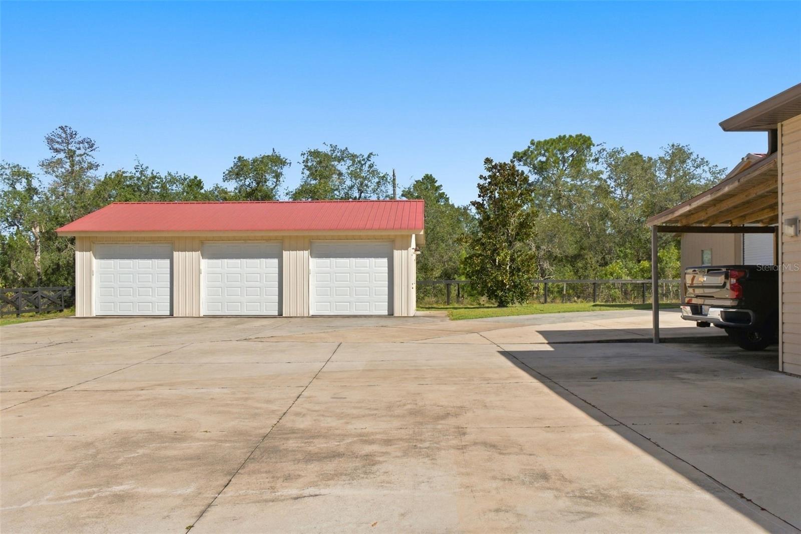 DETCAHED 3 CAR GARAGE