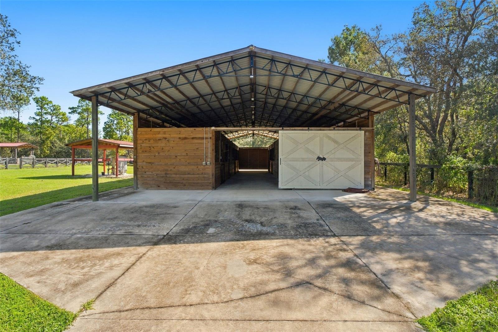 9 STALL HORSE BARN