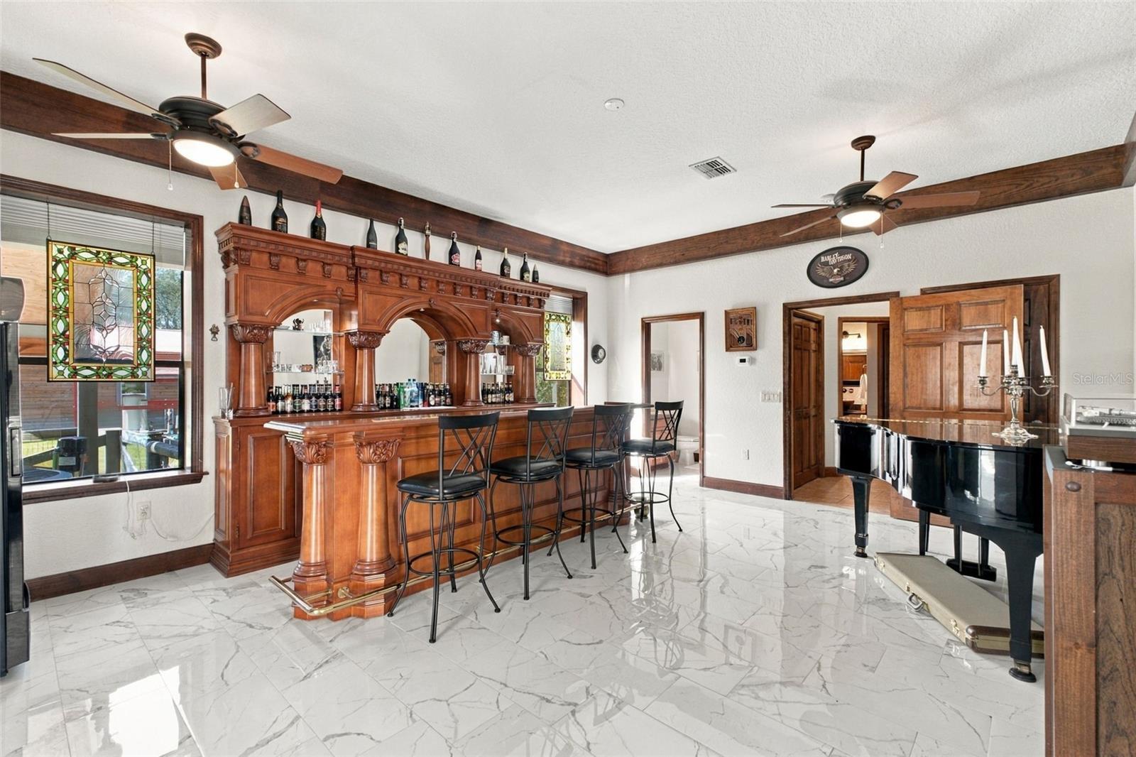 BAR/GAMEROOM