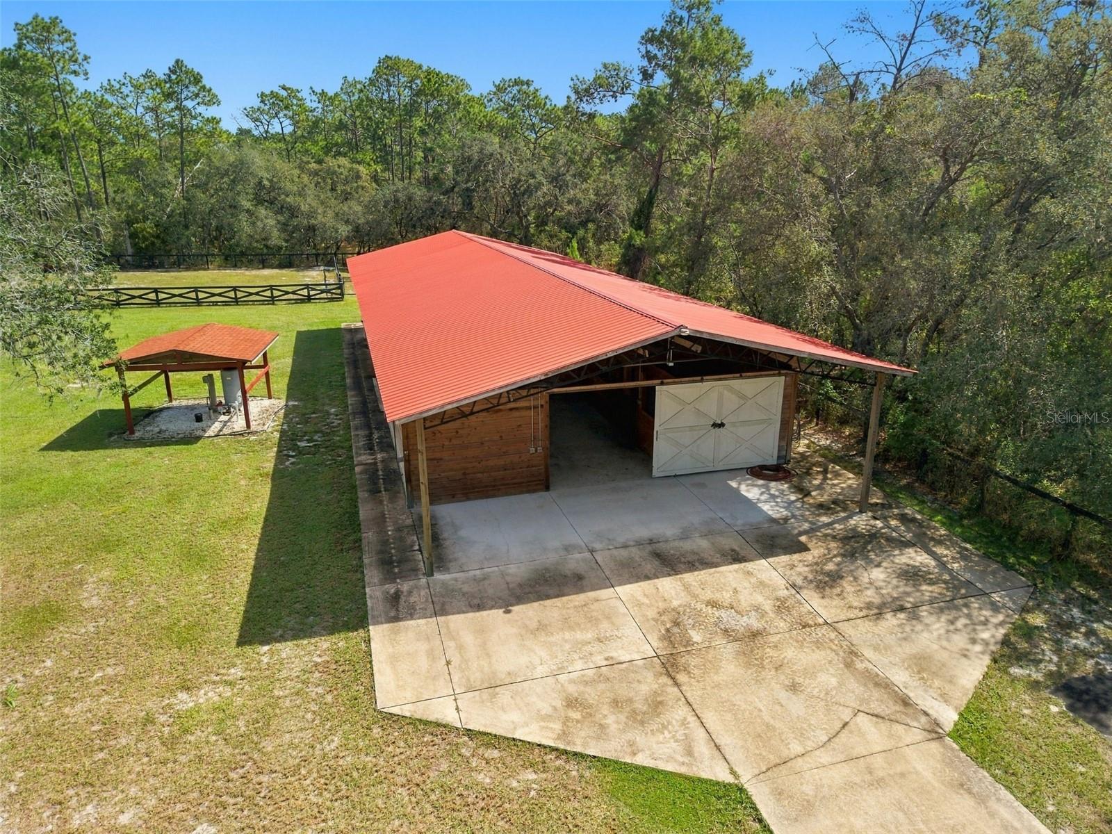 9 STALL HORSE BARN 9 STALL HORSE BARN