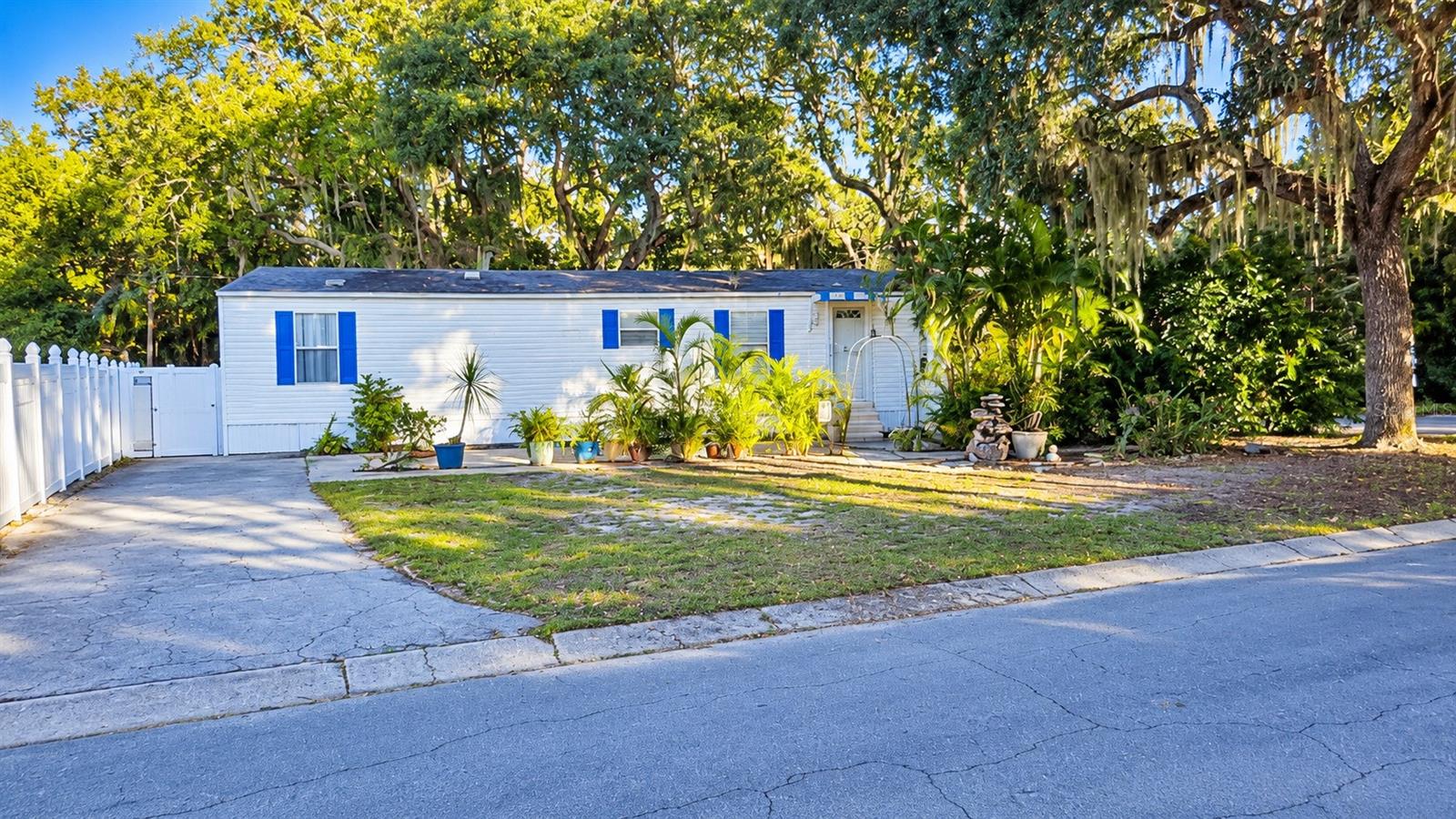 1301 LIVE OAK PARKWAY, Tarpon Springs, FL 34689 1301 LIVE OAK PARKWAY, Tarpon Springs, FL 34689