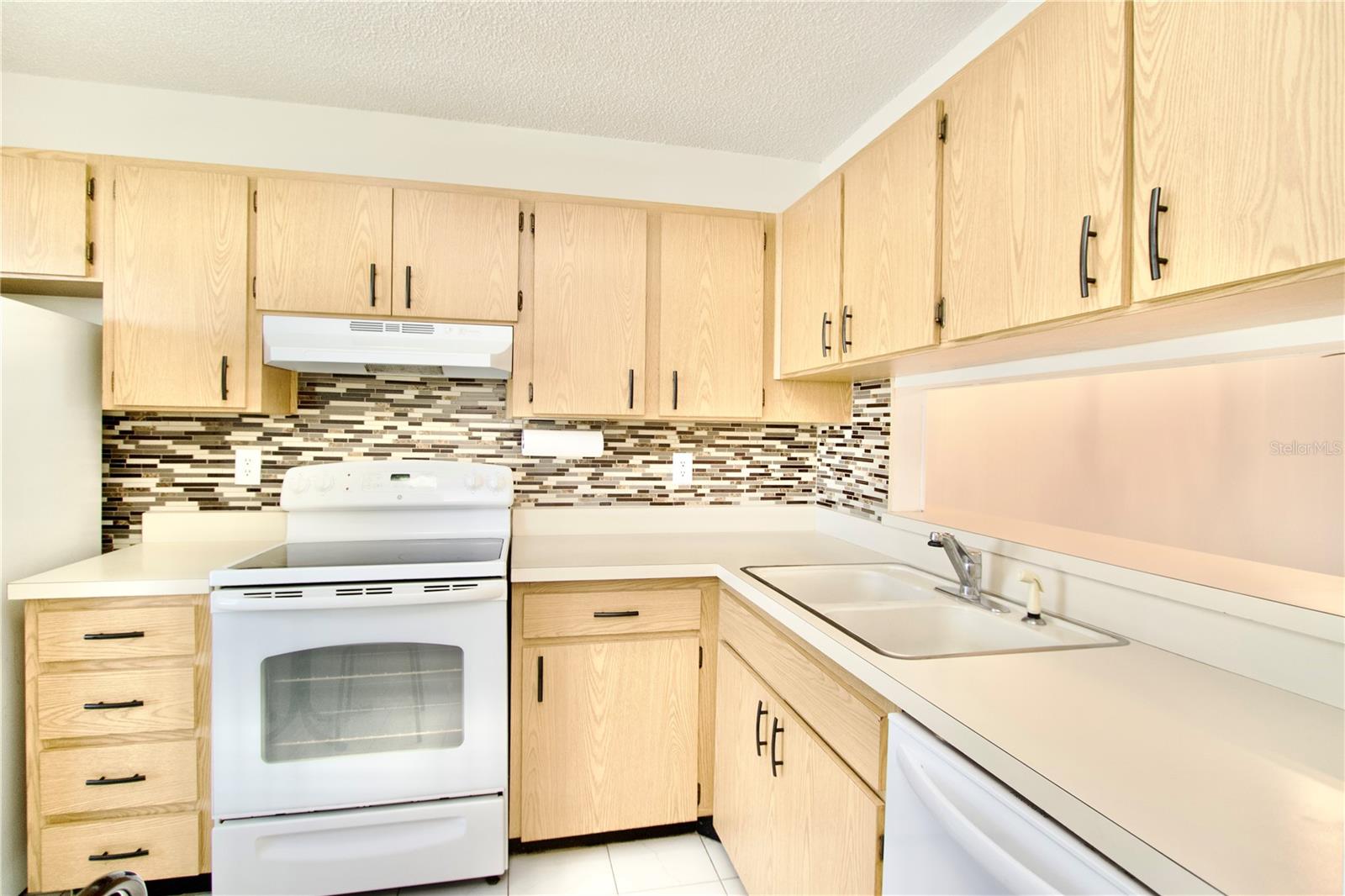 Kitchen with Breakfast Bar