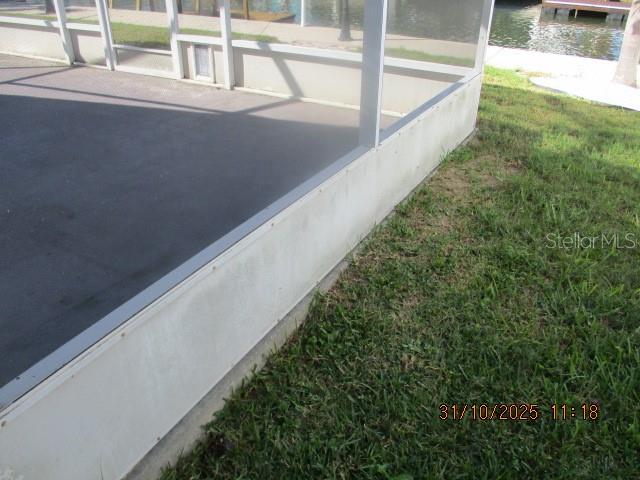 Screen room
