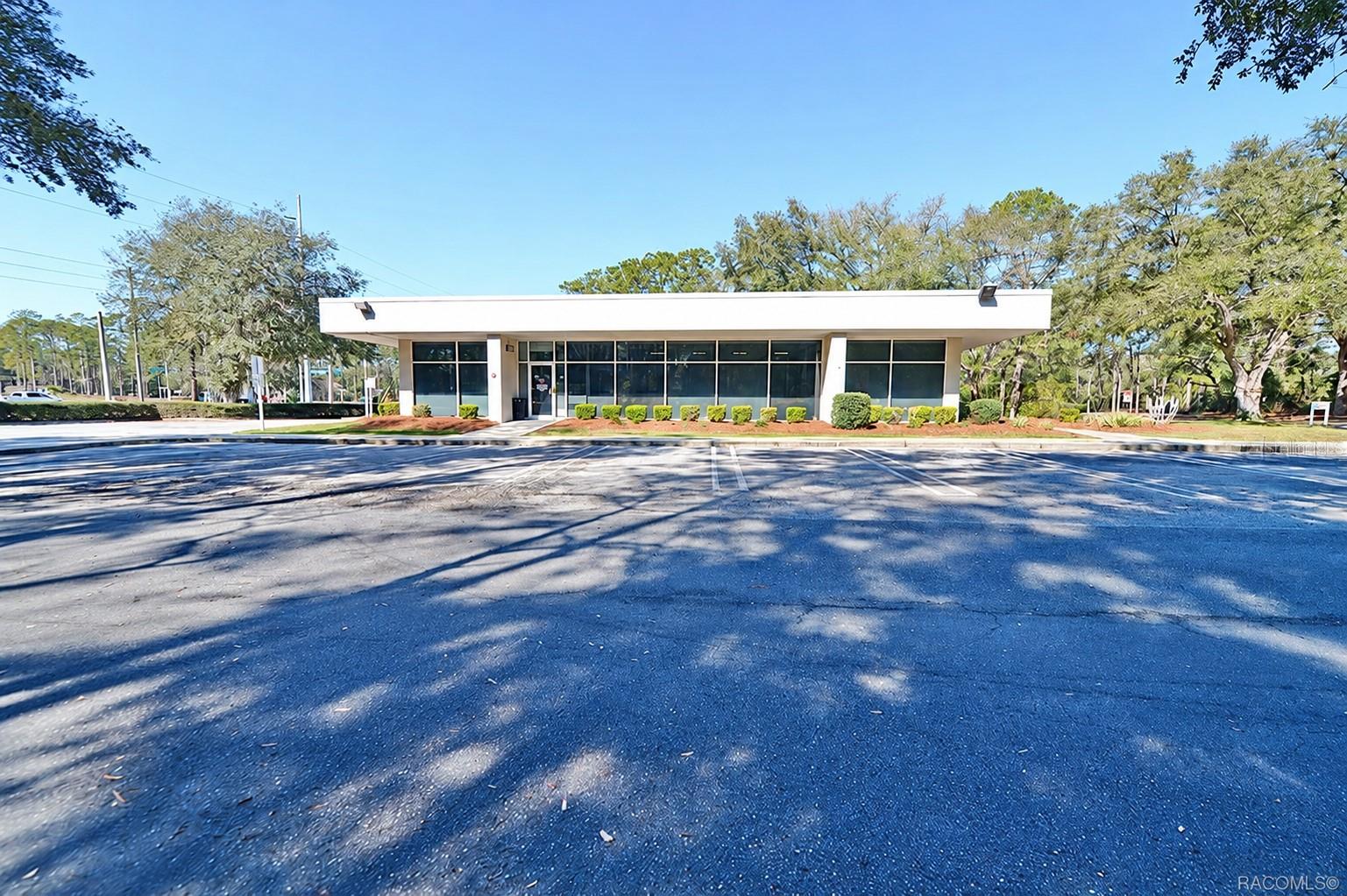 Front elevation with a broad window line and customer entrance. Digitally edited to remove former bank signage. Front elevation with a broad window line and customer entrance. Digitally edited to remove former bank signage.