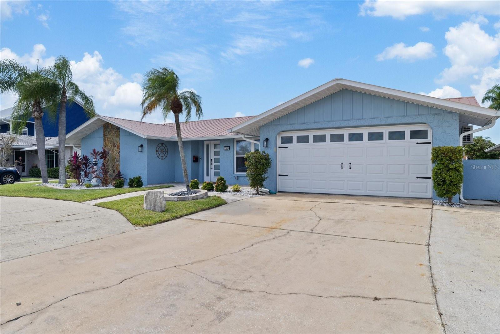 Large driveway for parking