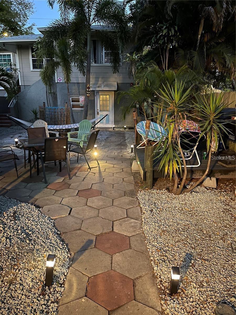 527 8TH STREET N, St Petersburg, FL 33701