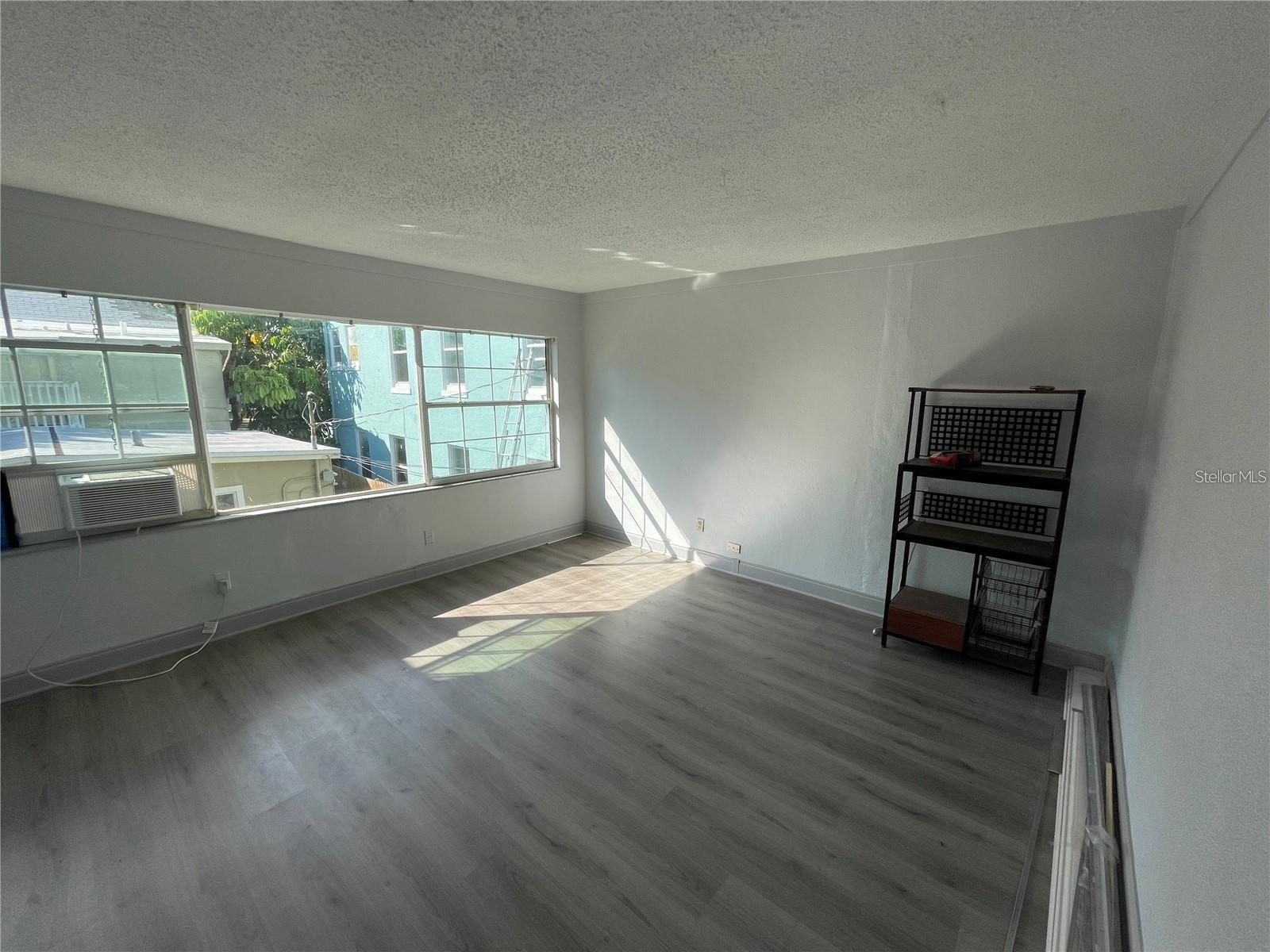 527 8TH STREET N, St Petersburg, FL 33701
