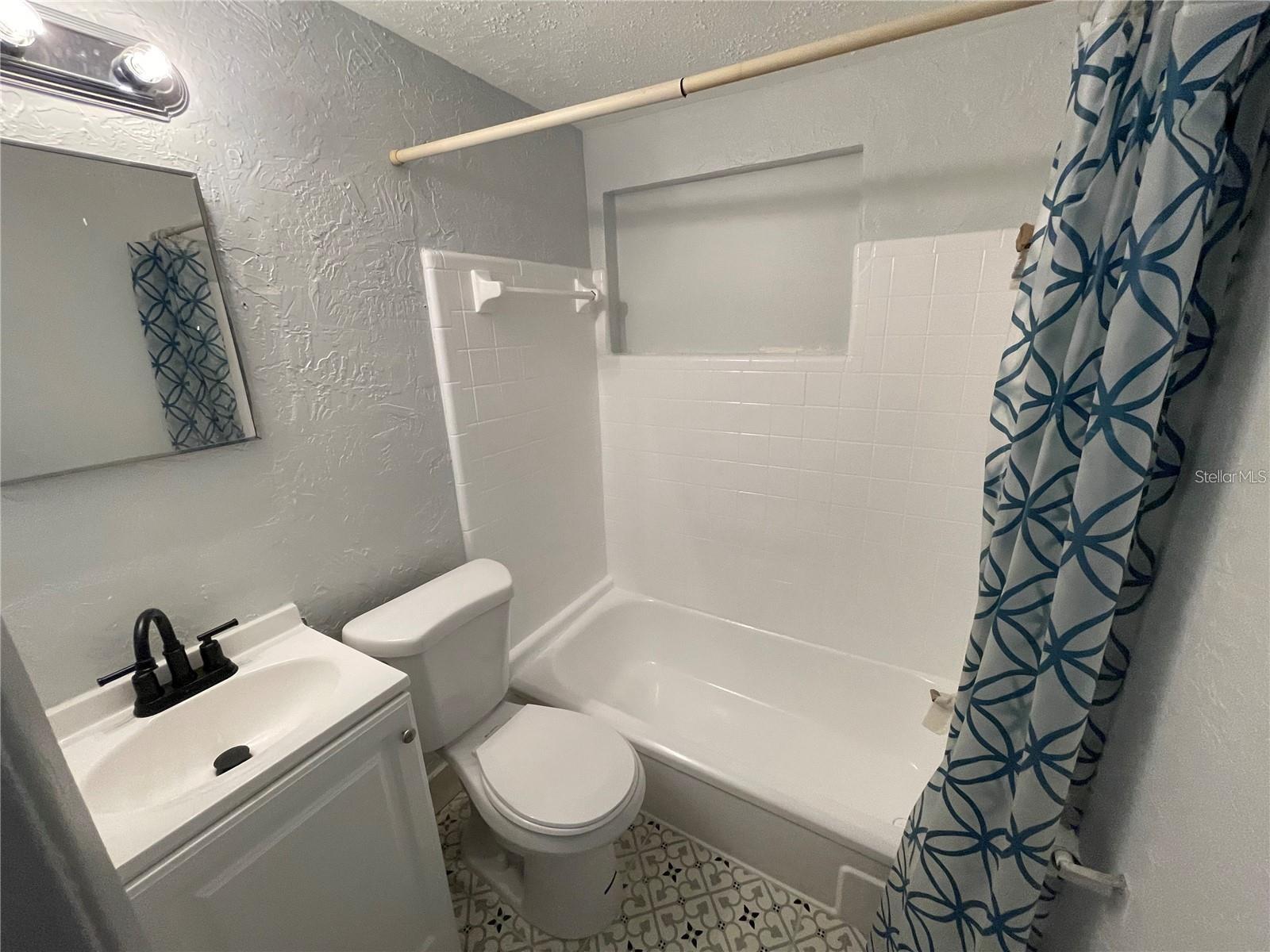 527 8TH STREET N, St Petersburg, FL 33701