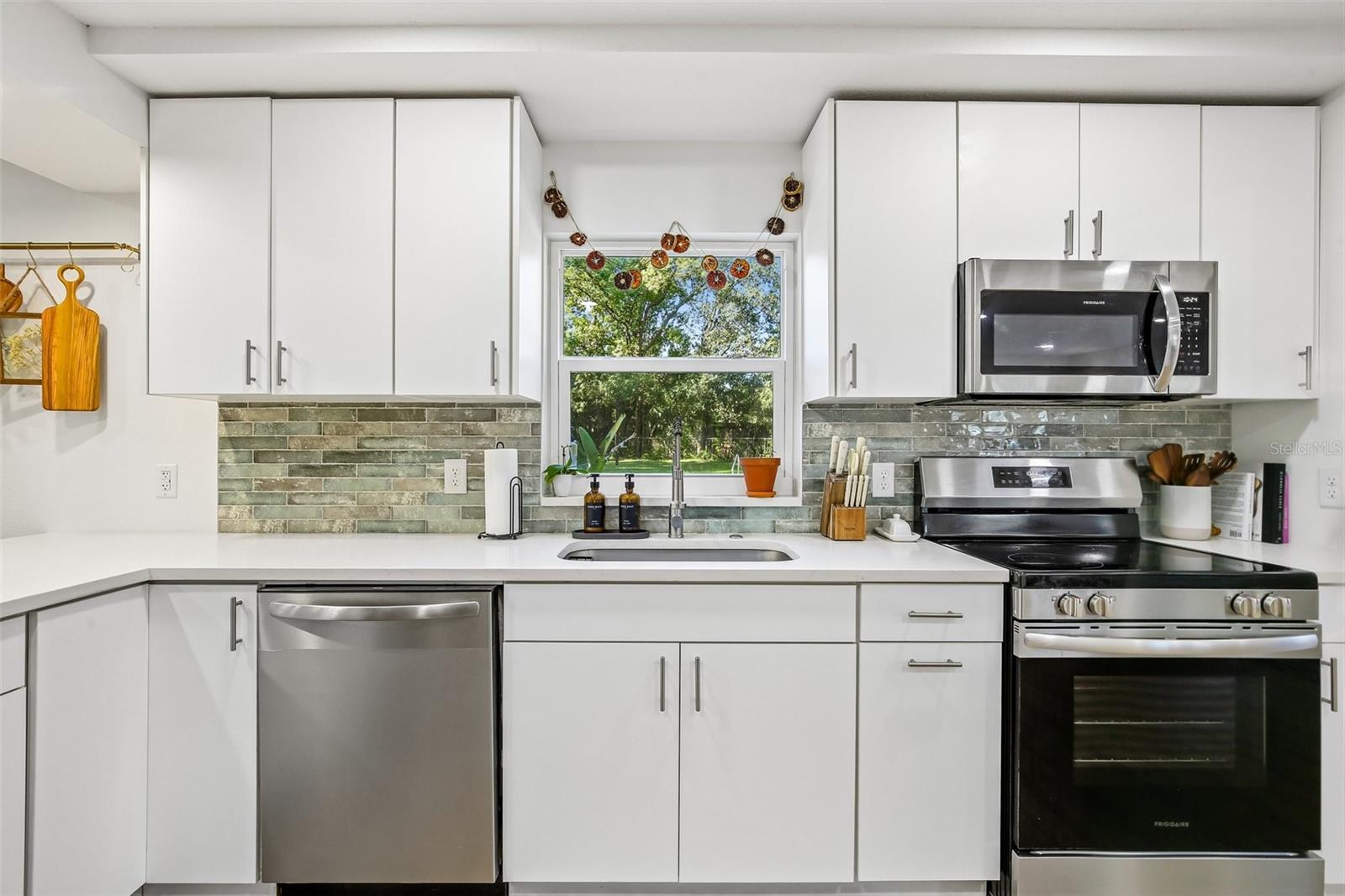 18410 STERLING SILVER CIRCLE, Lutz, FL 33549