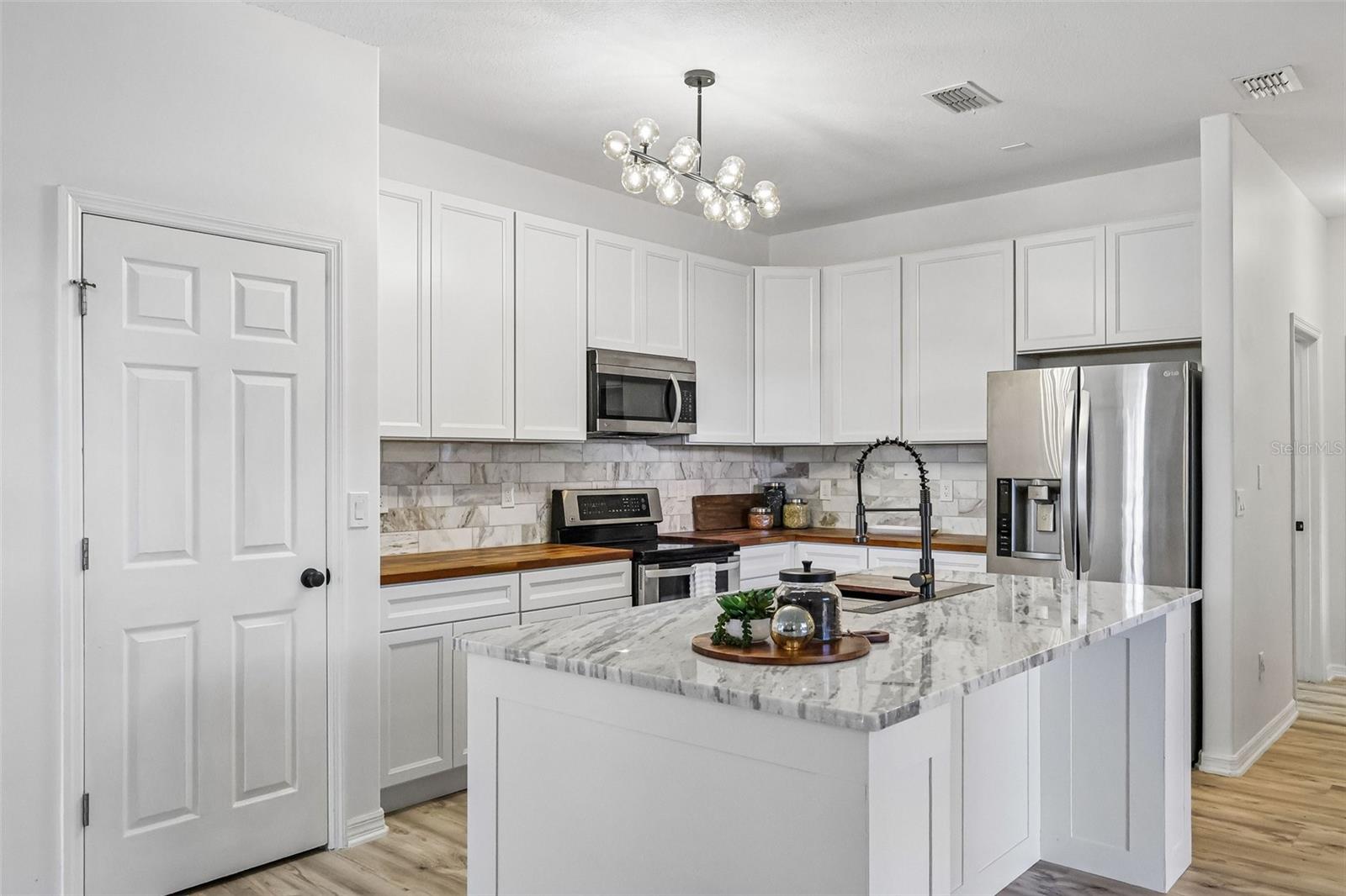 1305 WINDY BLUFF DRIVE, Minneola, FL 34715