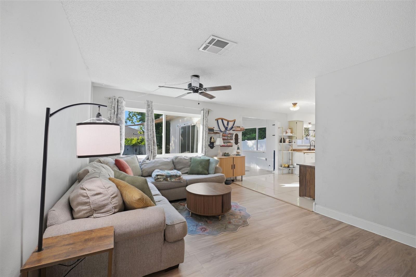 Living/Dining Living/Dining