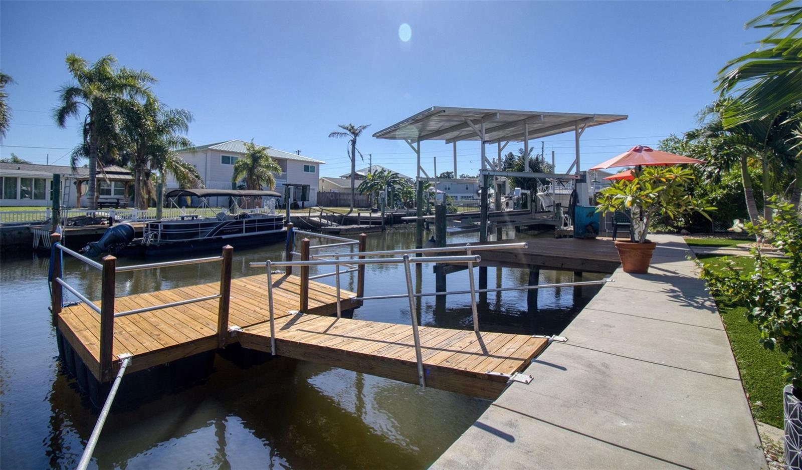 Covered boat lift & floating dock