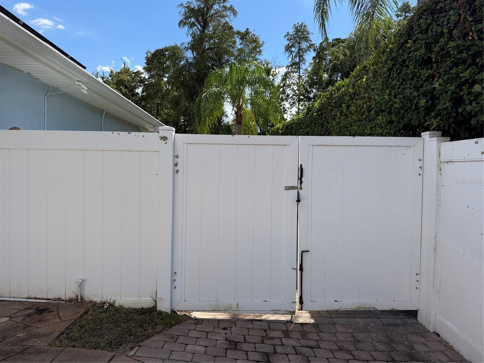 Fence leads to front yard