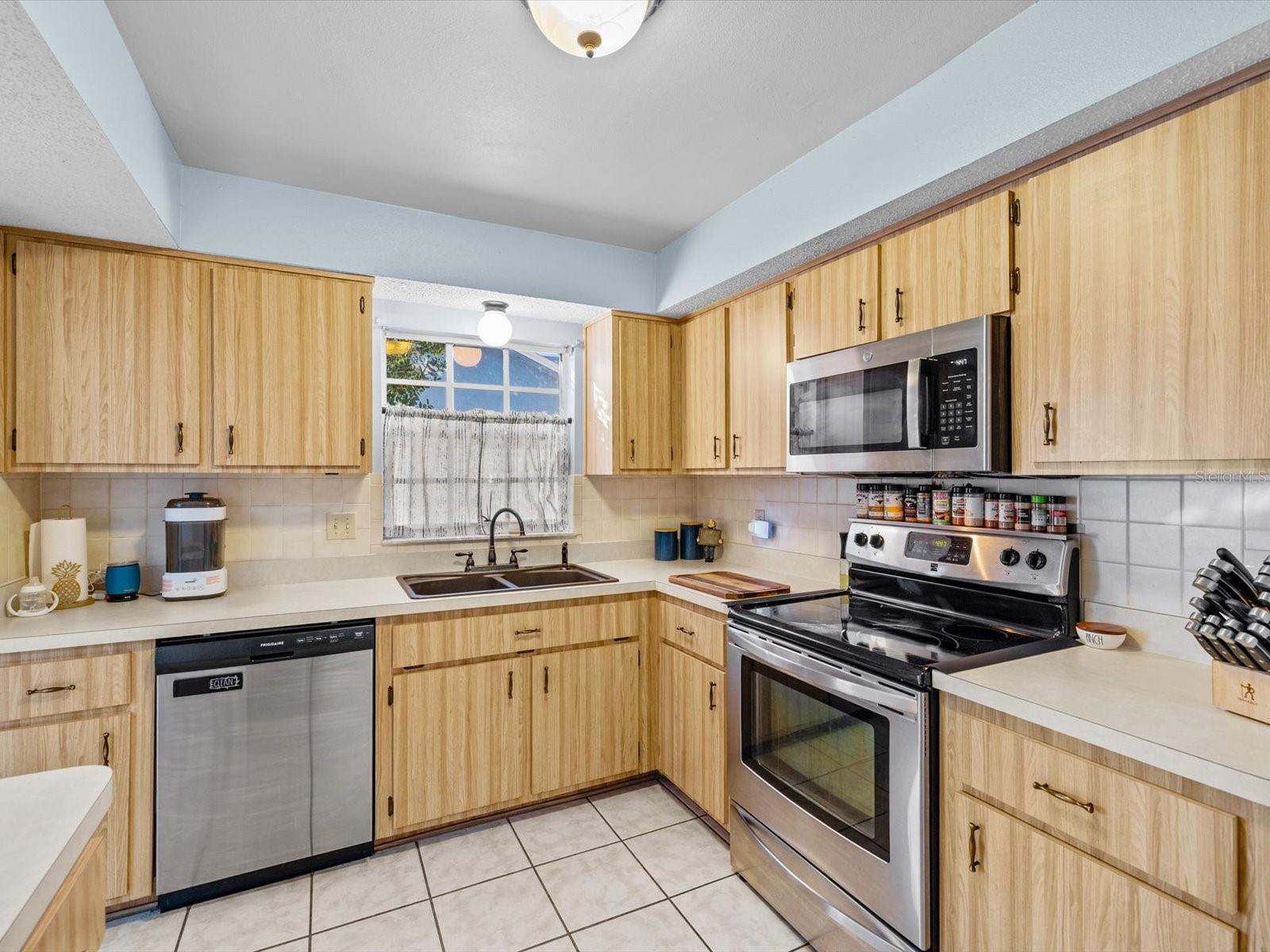 8350 ROYAL HART DRIVE, New Port Richey, FL 34653