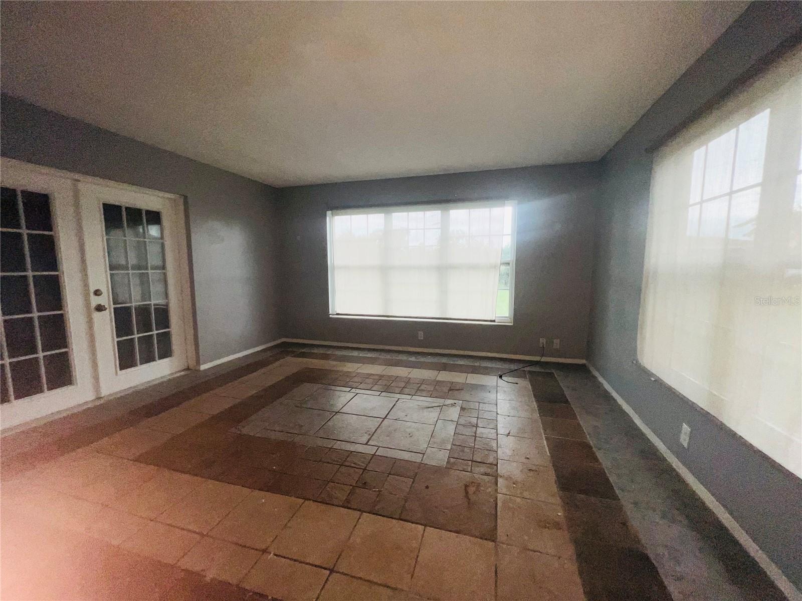 LIVING ROOM/FAMILY ROOM/OFFICE