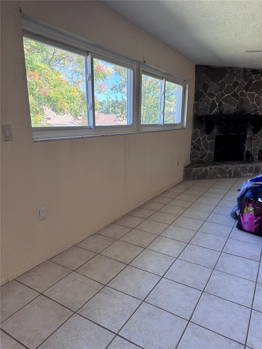 209 LEAFWOOD ROAD, Tarpon Springs, FL 34689