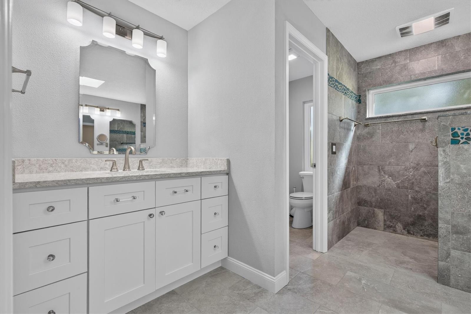 En Suite Bath