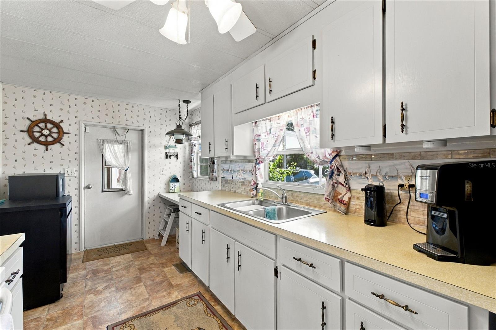 6439 THERESA AVENUE, Weeki Wachee, FL 34607
