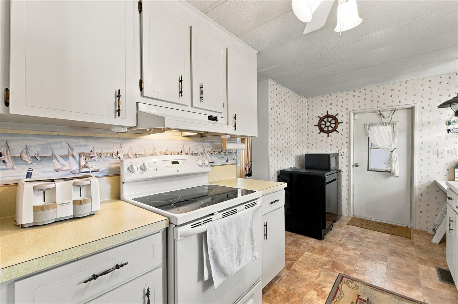 6439 THERESA AVENUE, Weeki Wachee, FL 34607