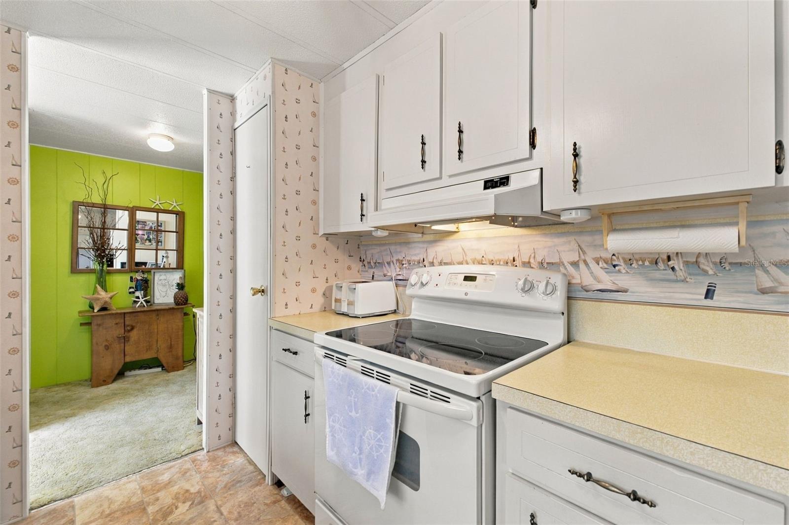 6439 THERESA AVENUE, Weeki Wachee, FL 34607
