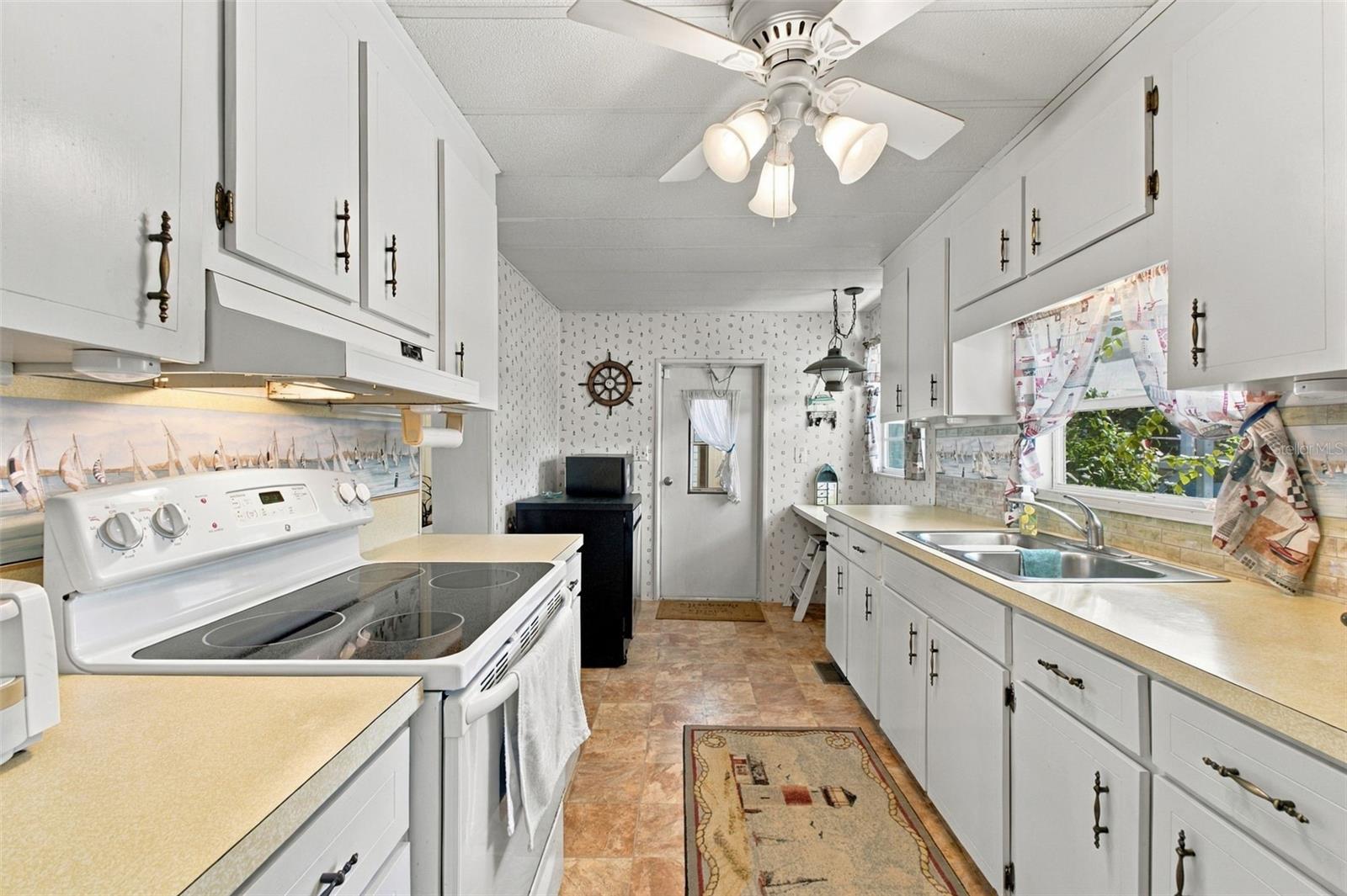 6439 THERESA AVENUE, Weeki Wachee, FL 34607